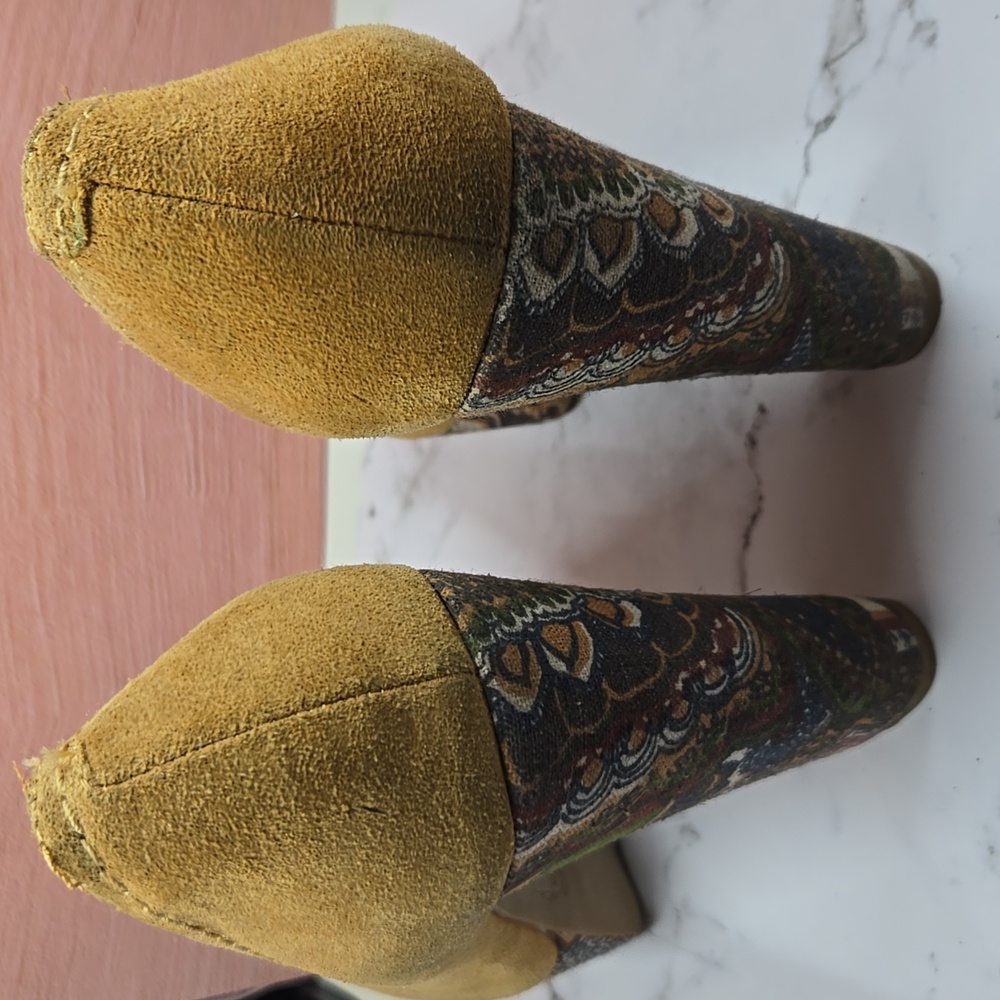 Lucky Brand Yellow Suede Platform Heels Size 7.5 - Picture 10 of 15
